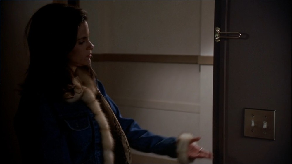 Click to view full size image
==============
2003-Jami-Gertz-in-Undercover-Christmas--screencaps-1651.jpg 2003-Jami-Gertz-in-Undercover-Christmas--screencaps-1651.jpg